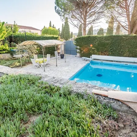 Comfortable Private Garden, Wellness Apartment Nyons