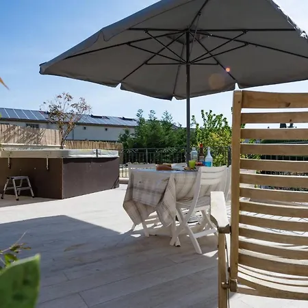 Comfortable Private Garden, Wellness Apartment *